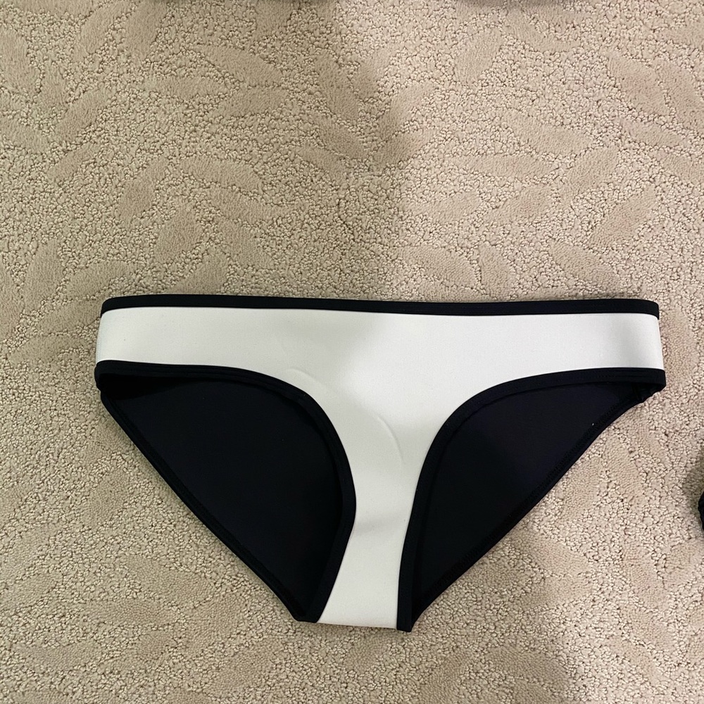 BRAND NEW TRIANGL swim bottoms